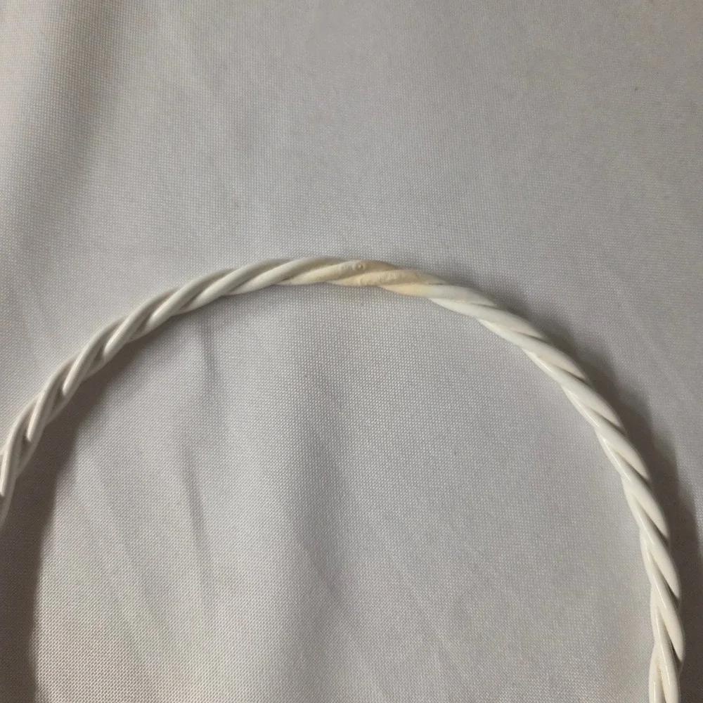 White Metal Wire‎ Wall Hanging Basket Trinket Shelf Coquette Decor
